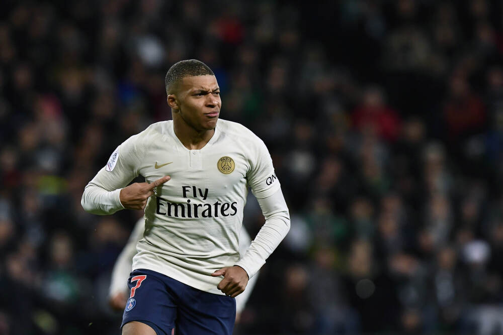 光计算芯片重磅突破！商汤-W大涨7%，中芯国际涨近6%，首只“港股芯片链”ETF涨近 1.7%